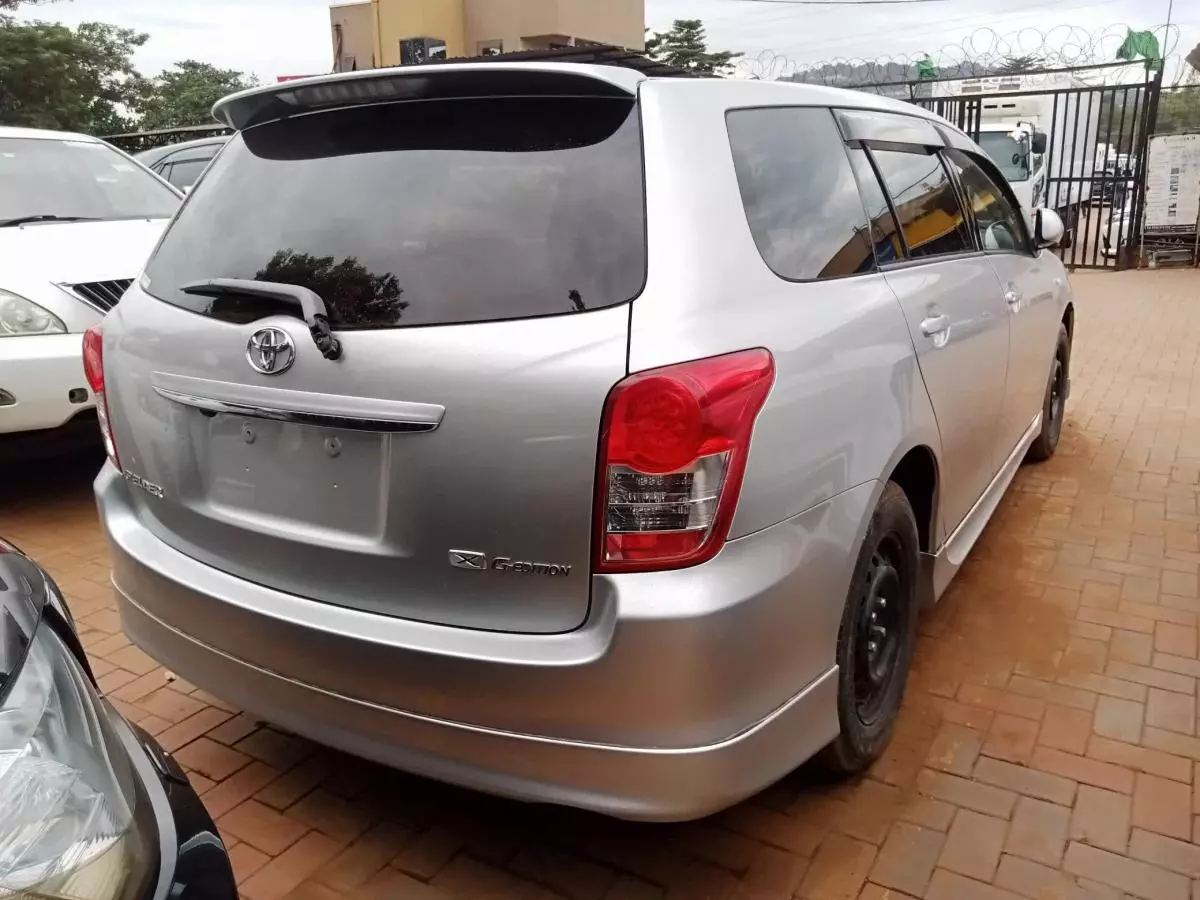 Toyota Fielder    - 2011