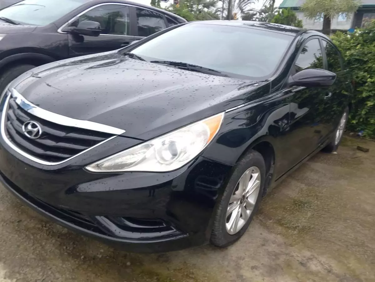 Hyundai Sonata   - 2013