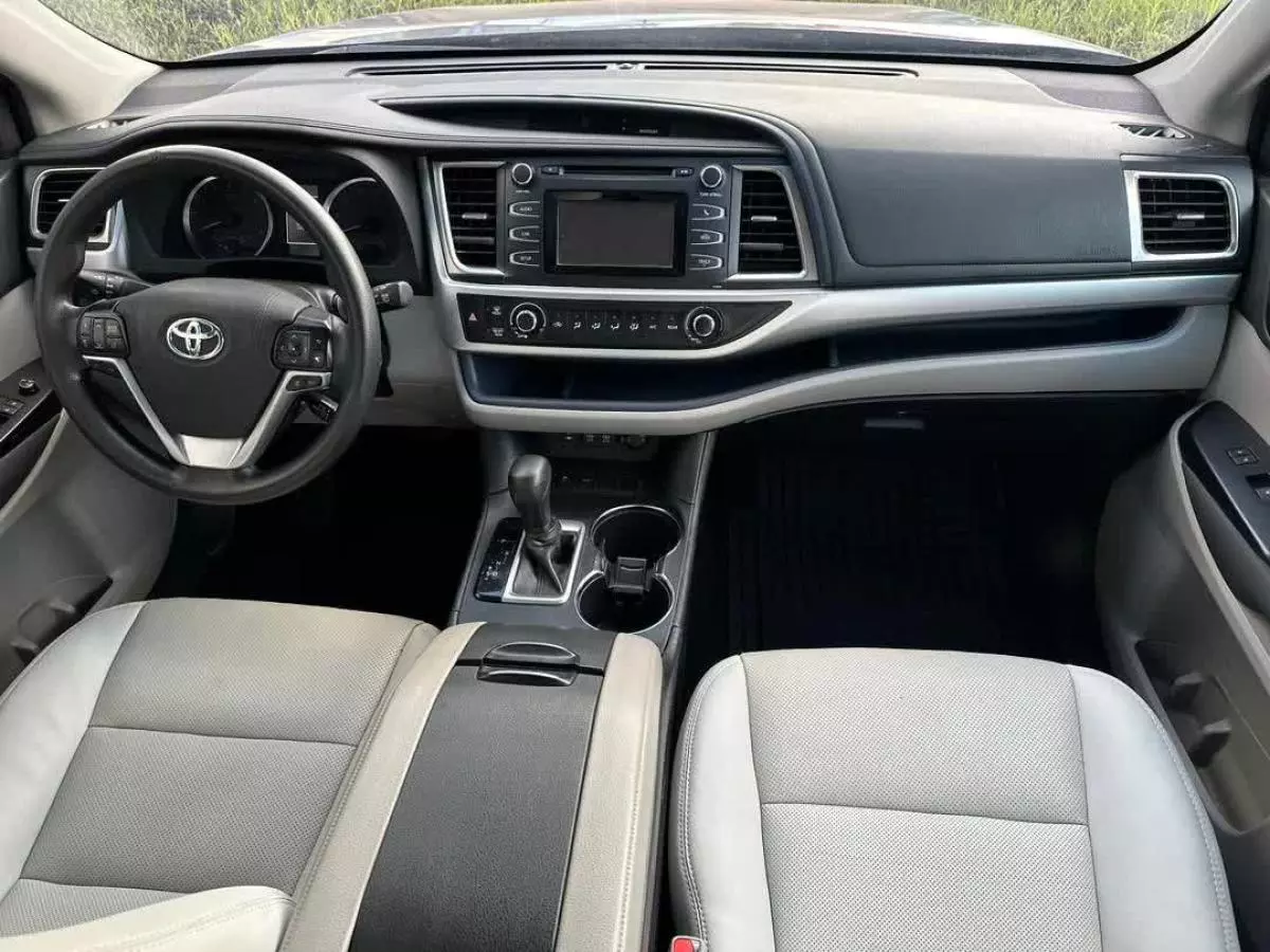 Toyota Highlander   - 2019