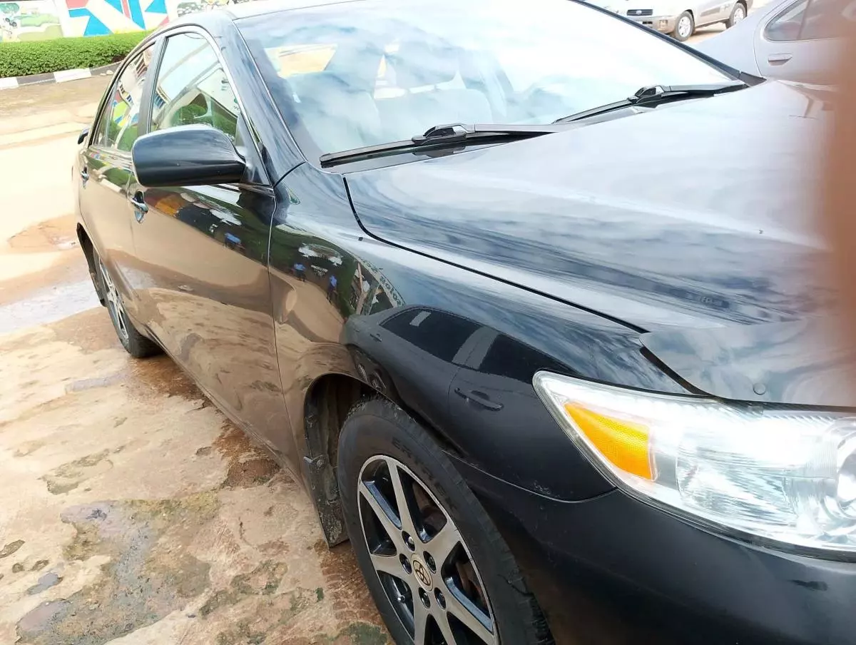 Toyota Camry   - 2010