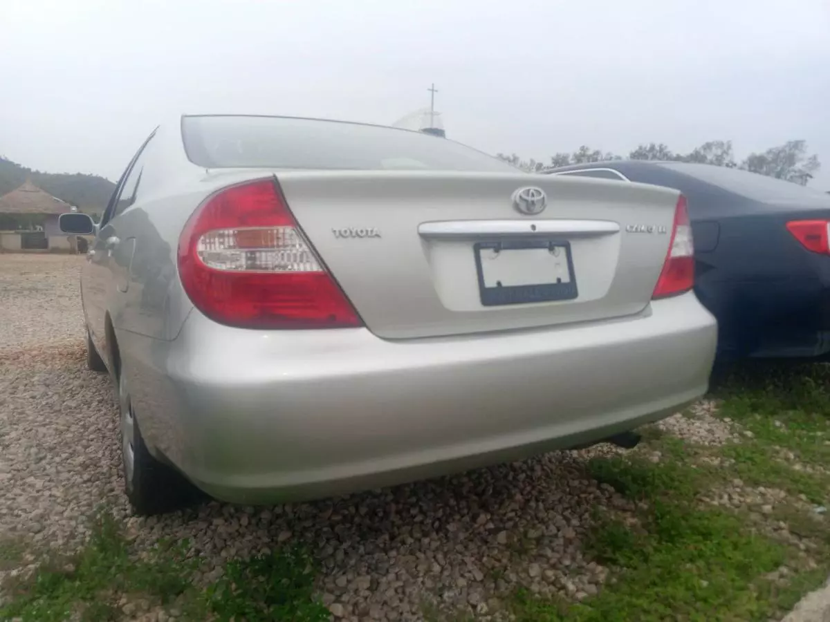 Toyota Camry   - 2002