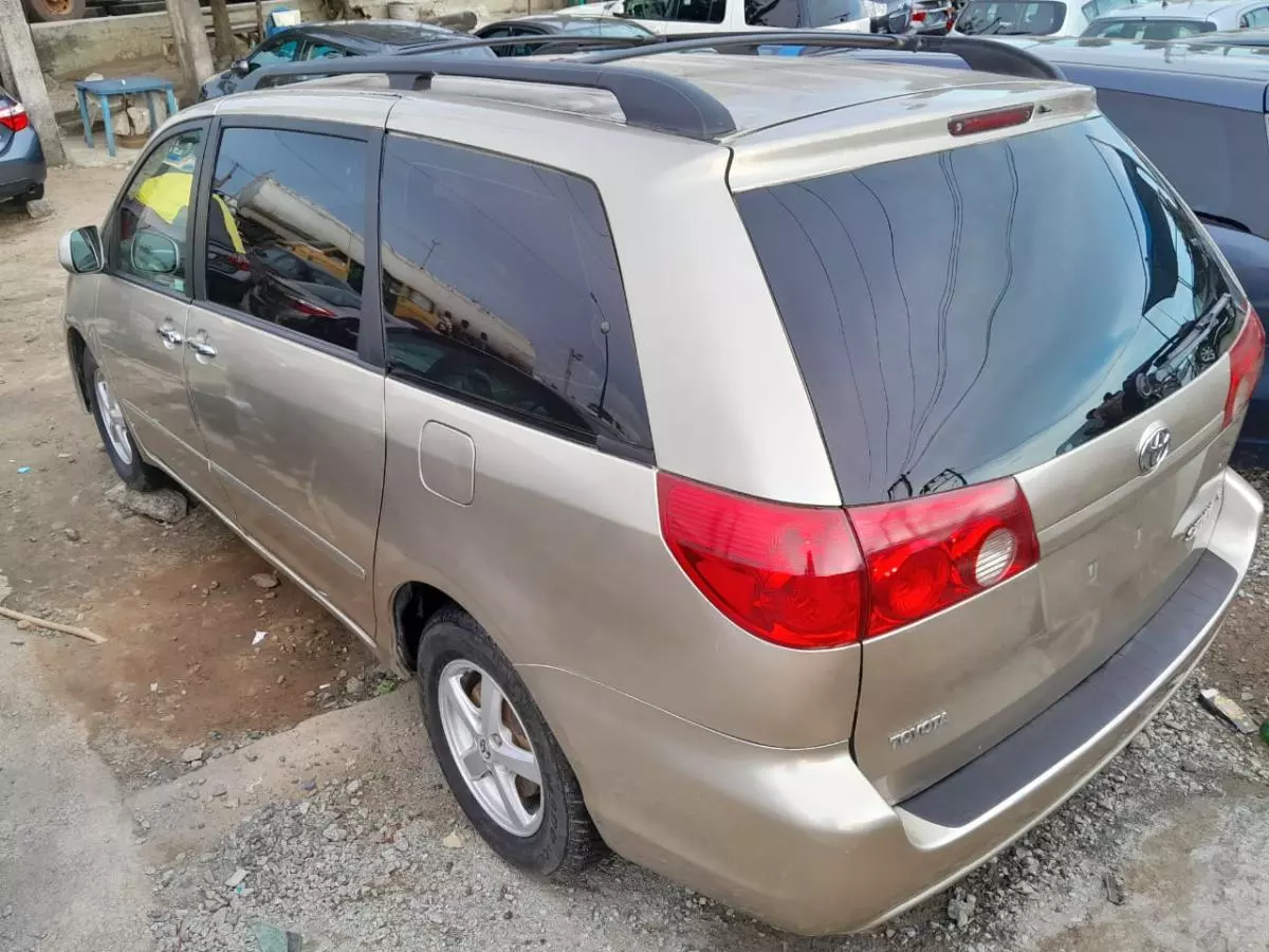 Toyota Sienna   - 2007