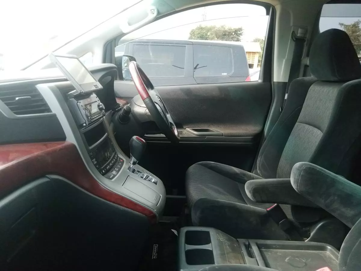 Toyota Alphard   - 2010