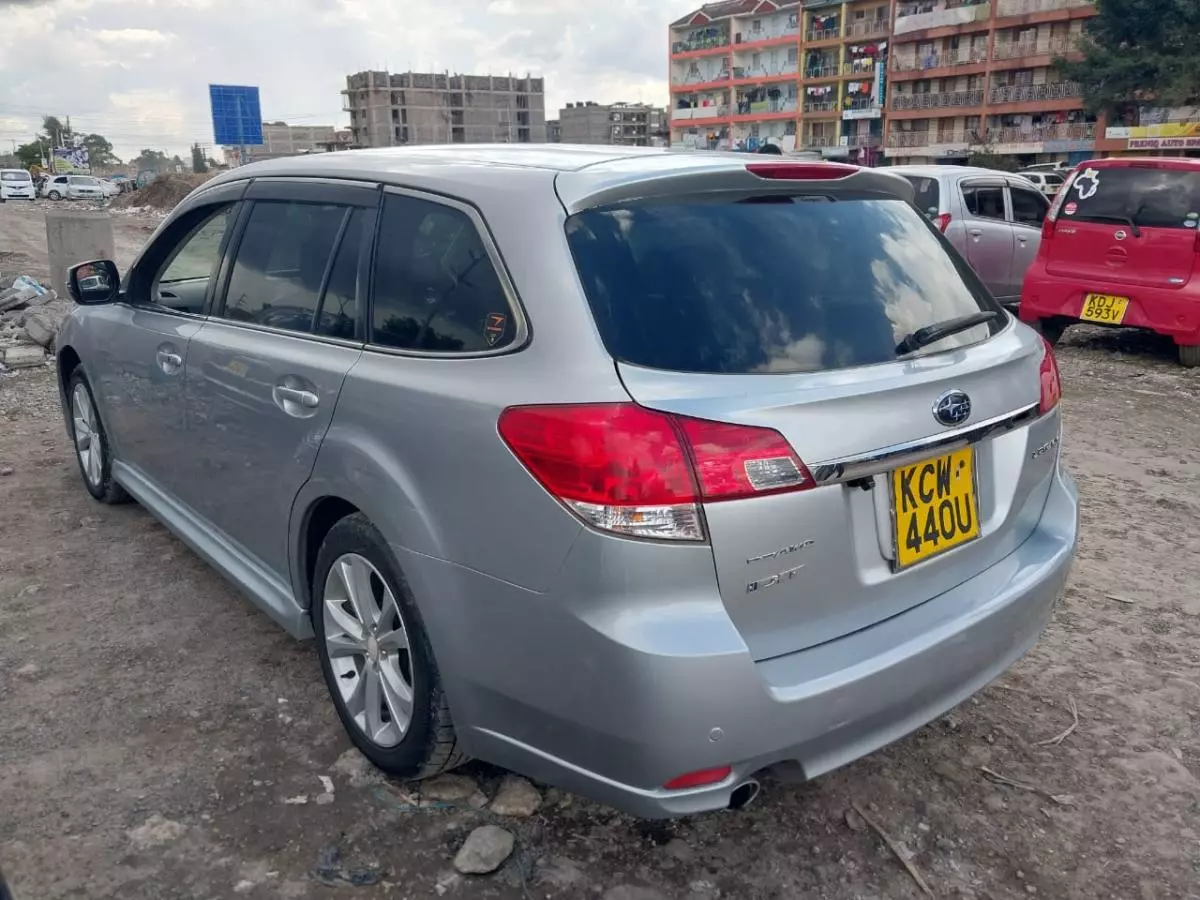 Subaru Legacy    - 2012