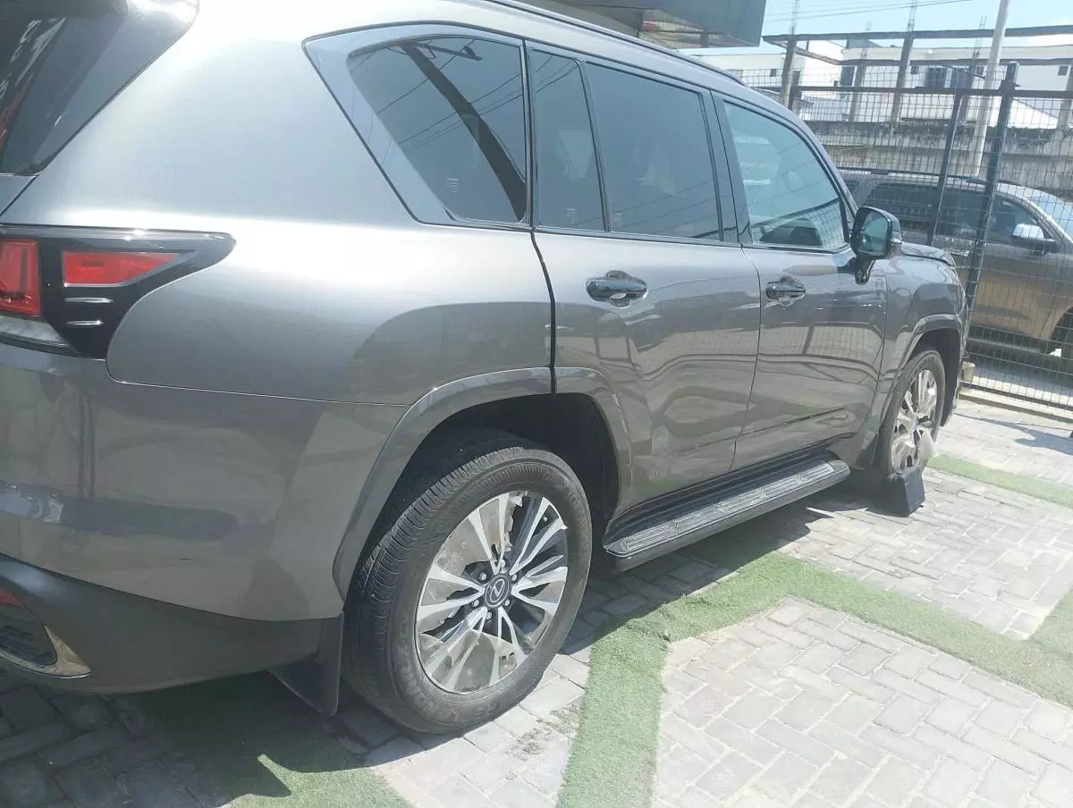 Lexus LX 600   - 2022