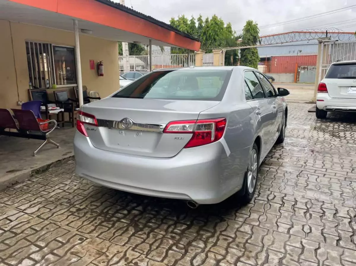 Toyota Camry   - 2012