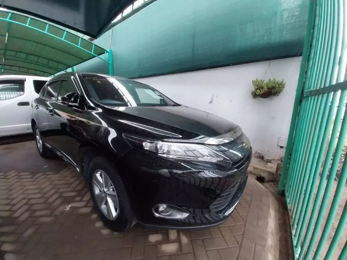 Toyota Harrier   - 2017