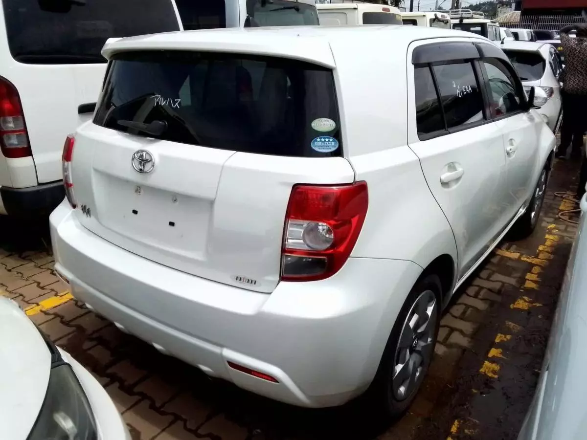 Toyota Ist  - 2010