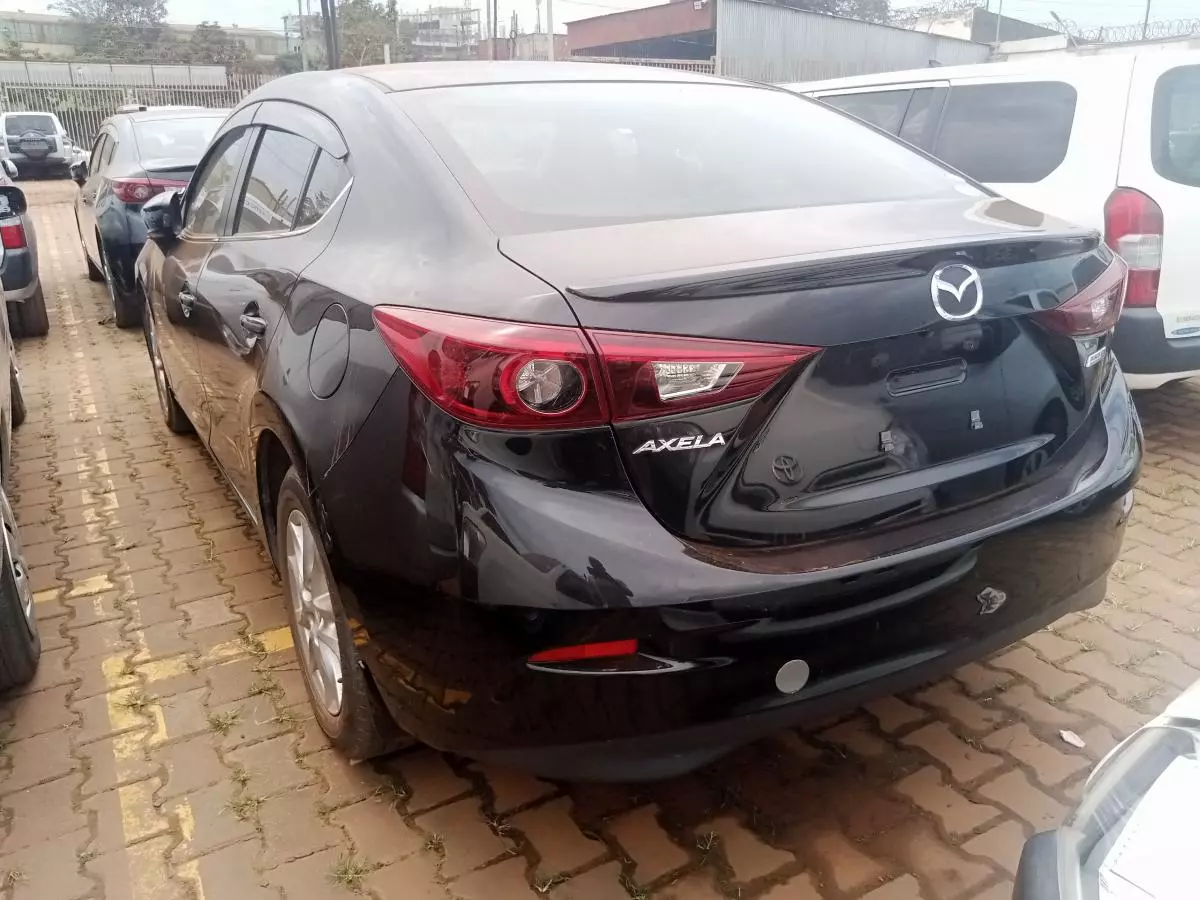 Mazda Axela    - 2015