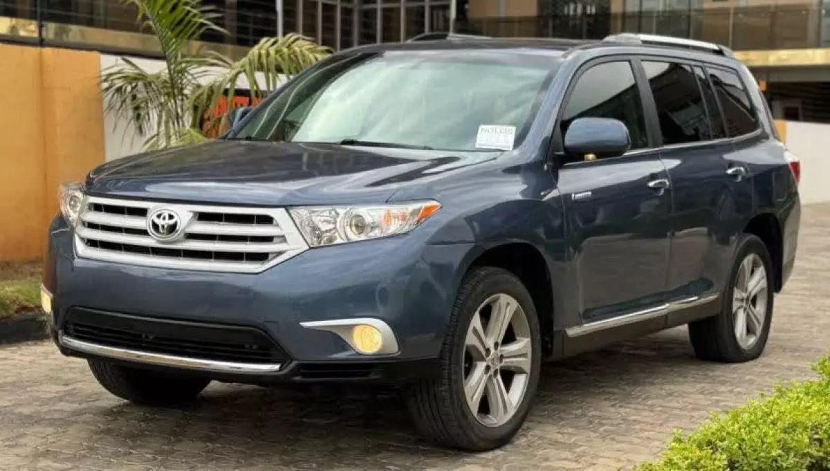 Toyota Highlander   - 2013