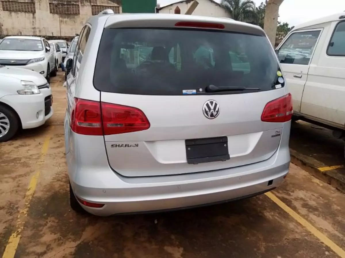 Volkswagen Sharan   - 2010