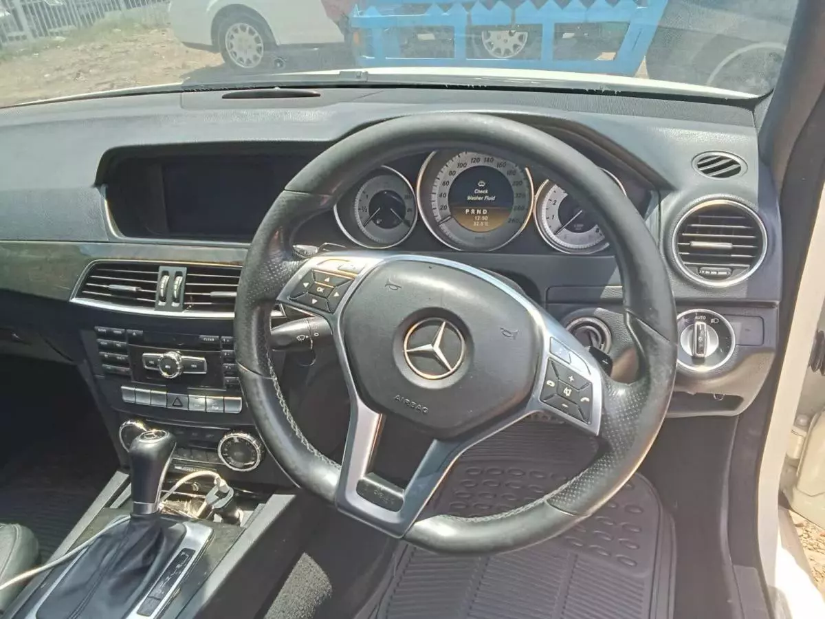 Mercedes-Benz C 200   - 2012