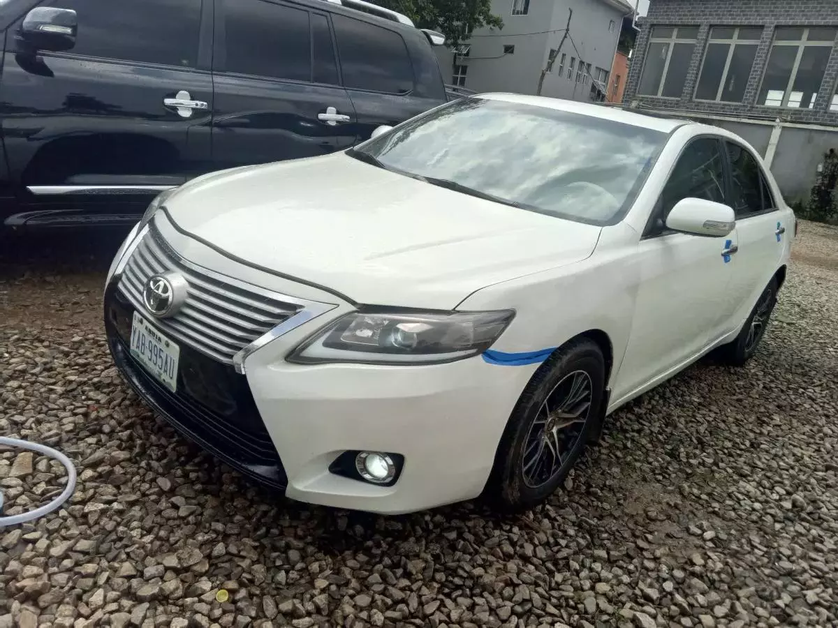 Toyota Camry   - 2010