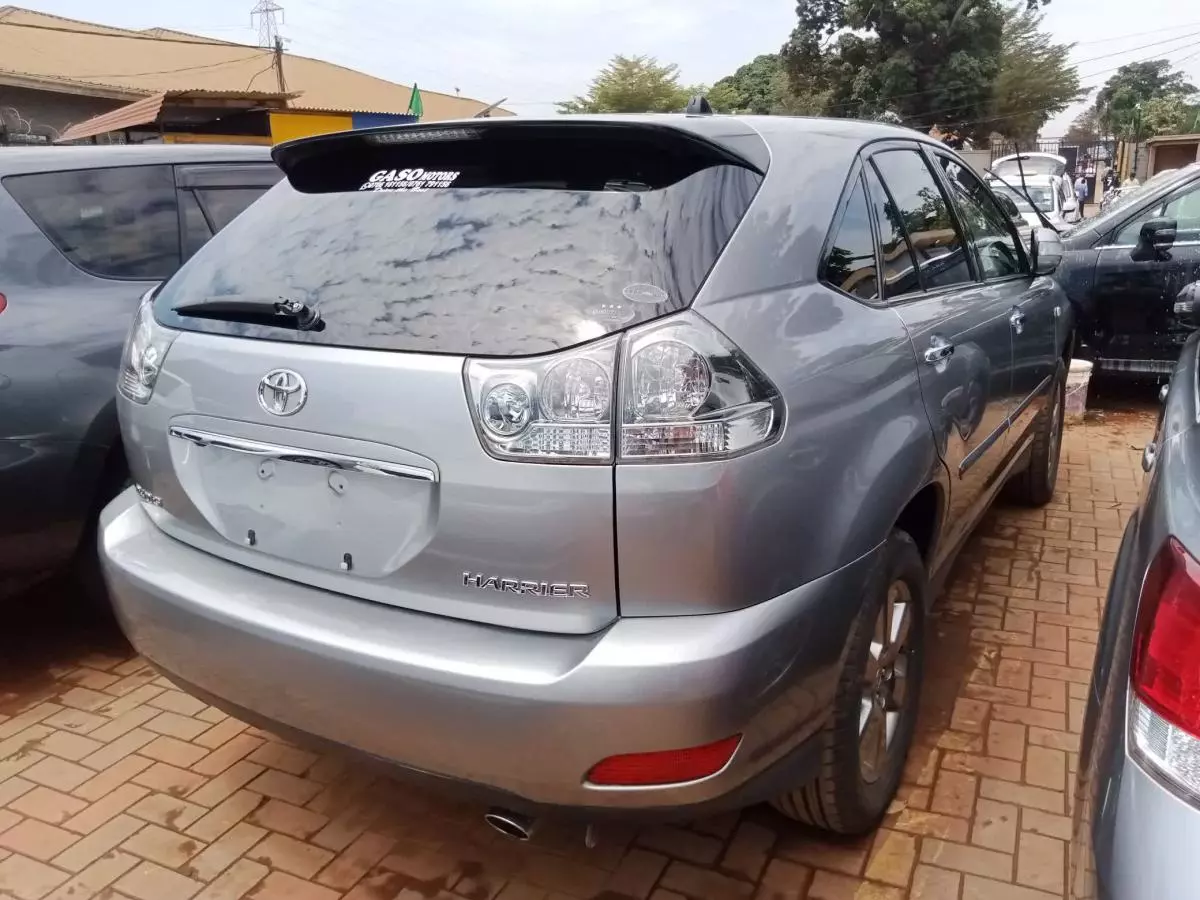 Toyota Harrier   - 2009