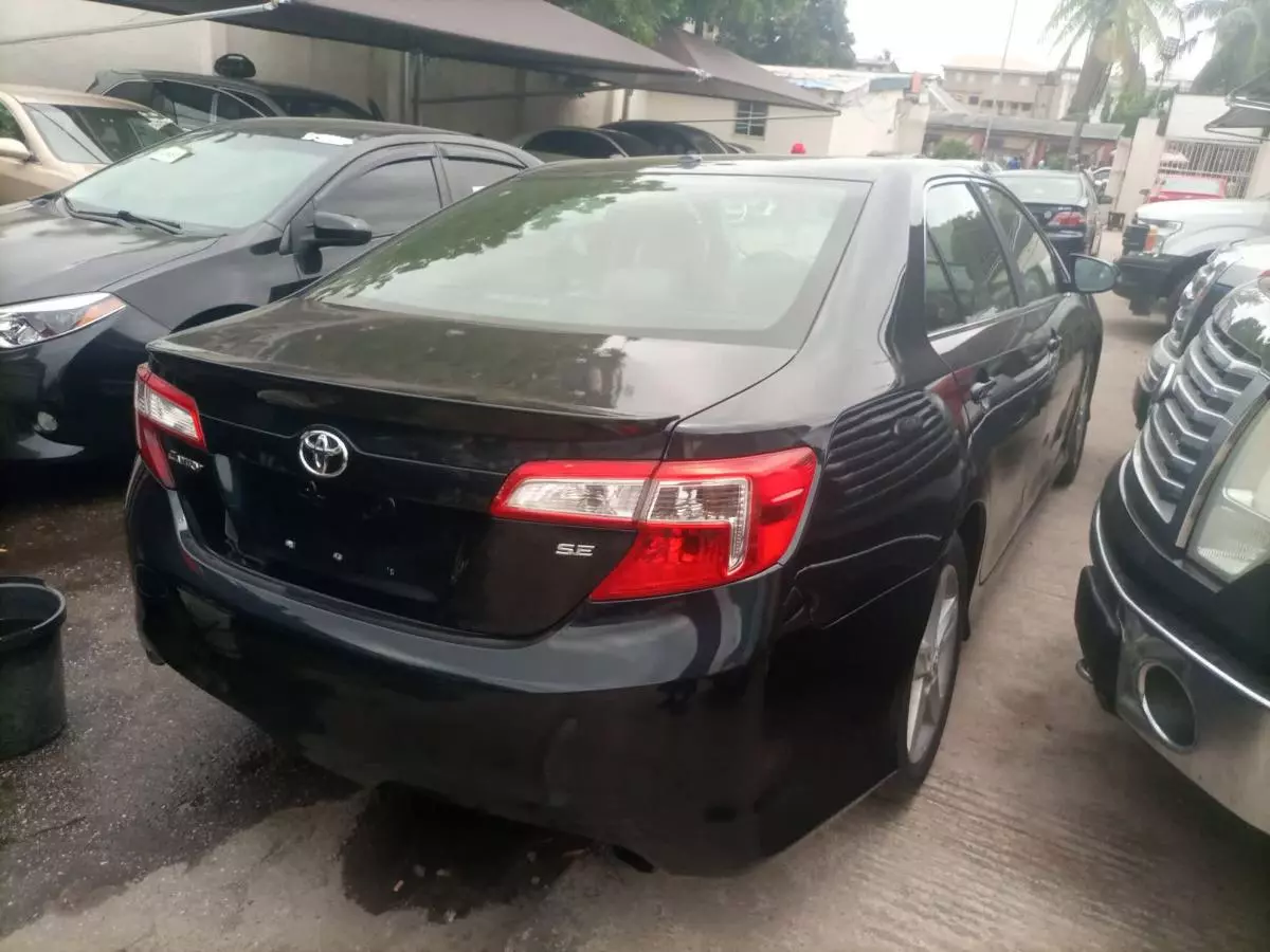 Toyota Camry   - 2012