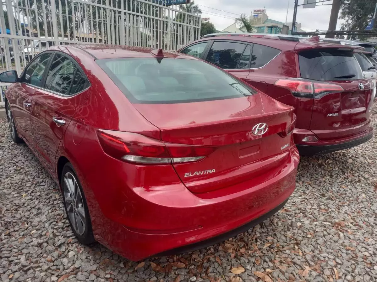 Hyundai Elantra   - 2018