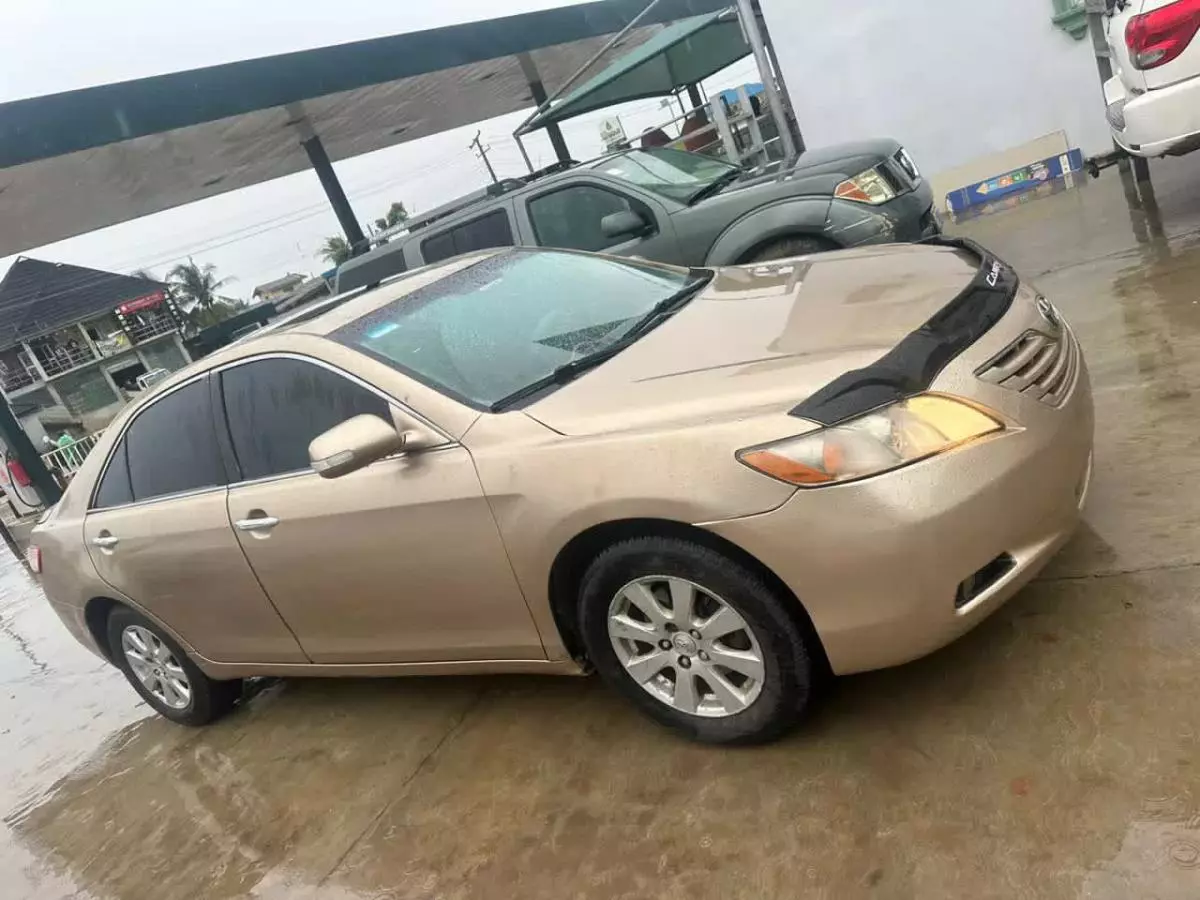 Toyota Camry   - 2007