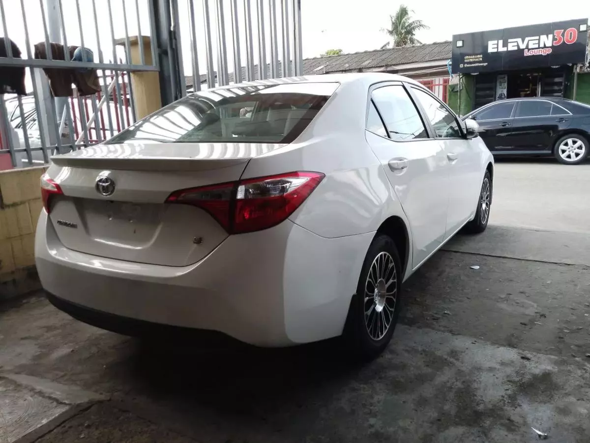 Toyota Corolla   - 2015