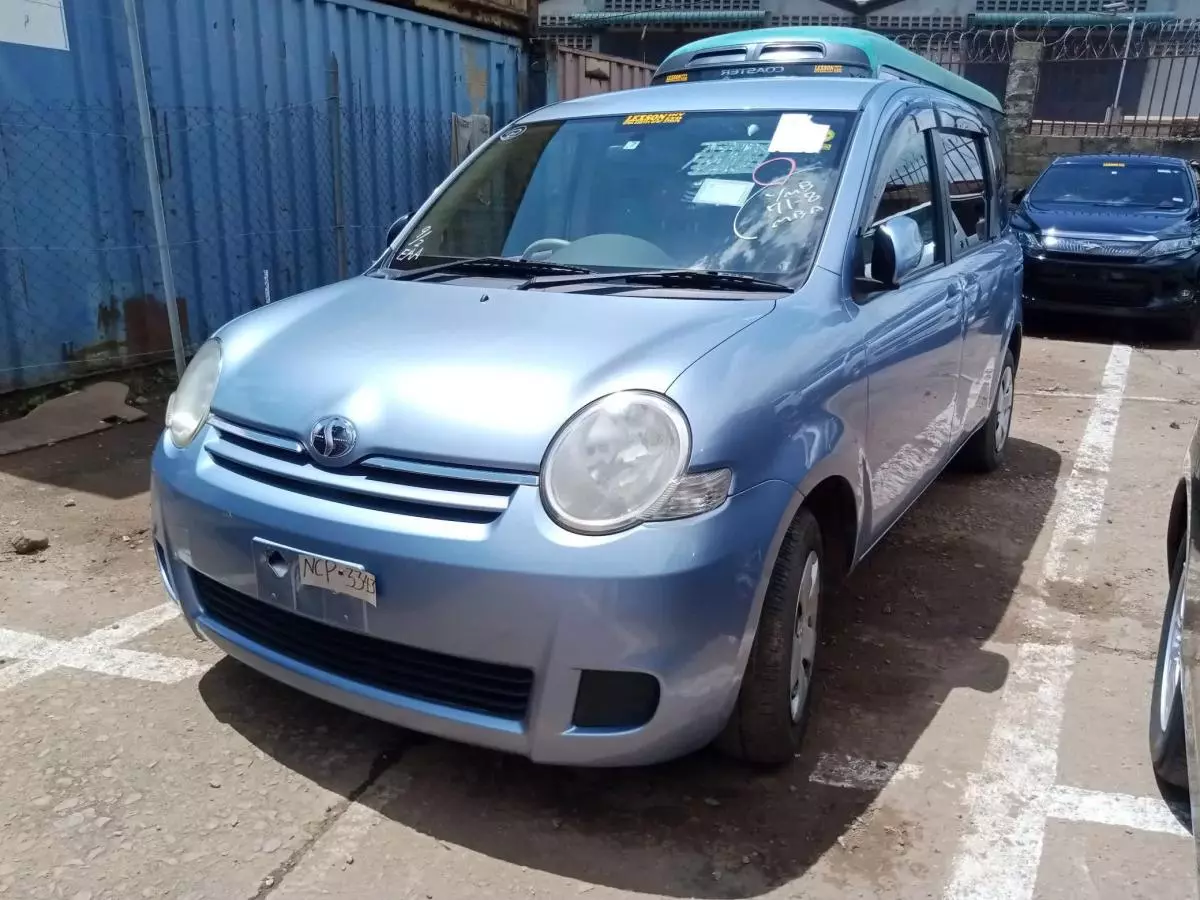 Toyota Sienta   - 2009