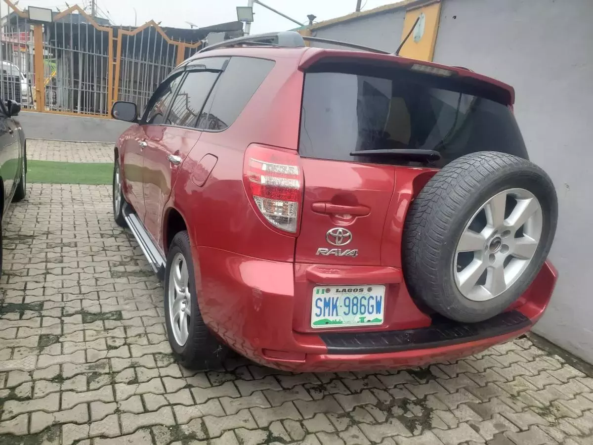 Toyota RAV 4   - 2010