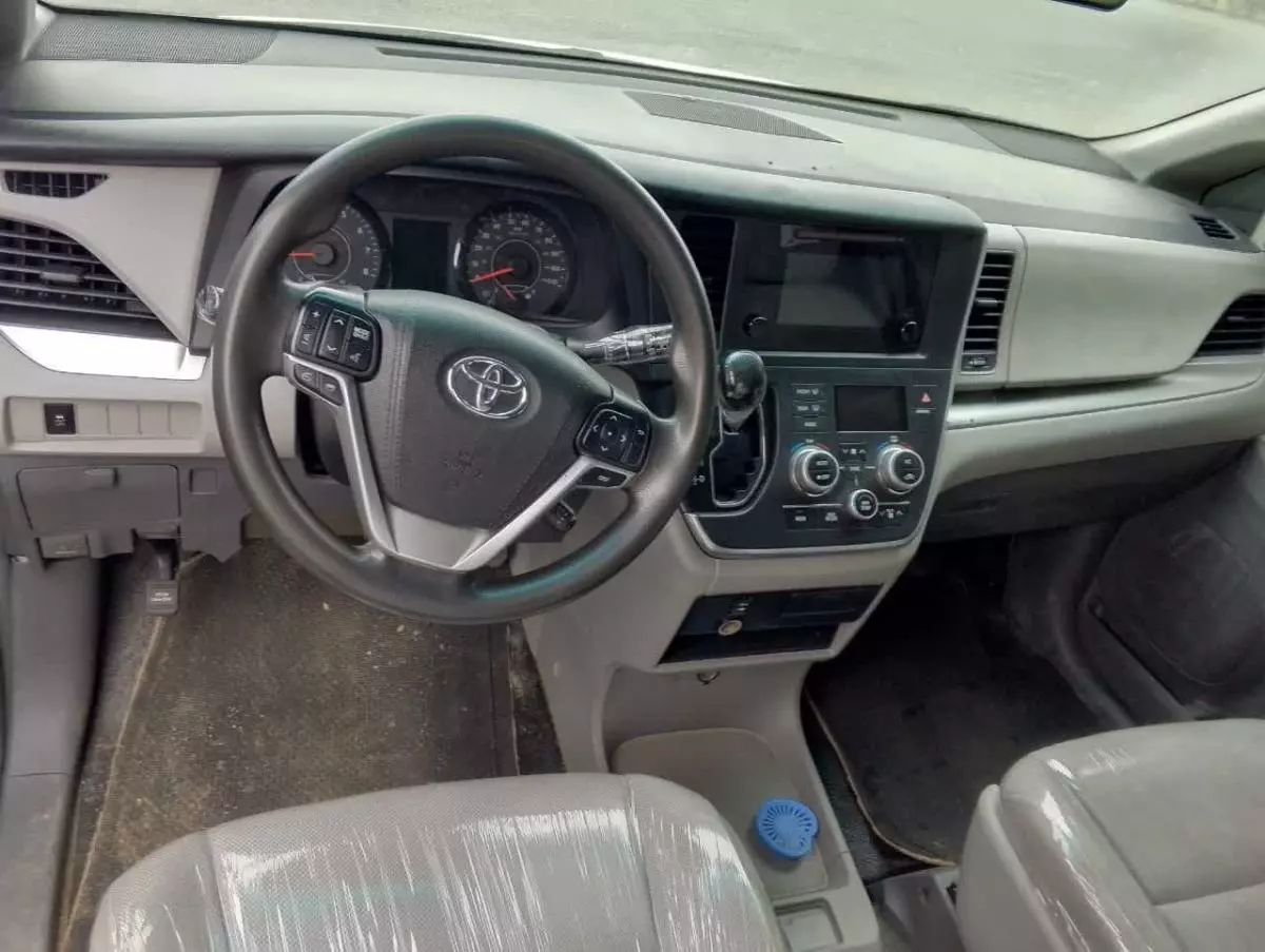 Toyota Sienna   - 2015