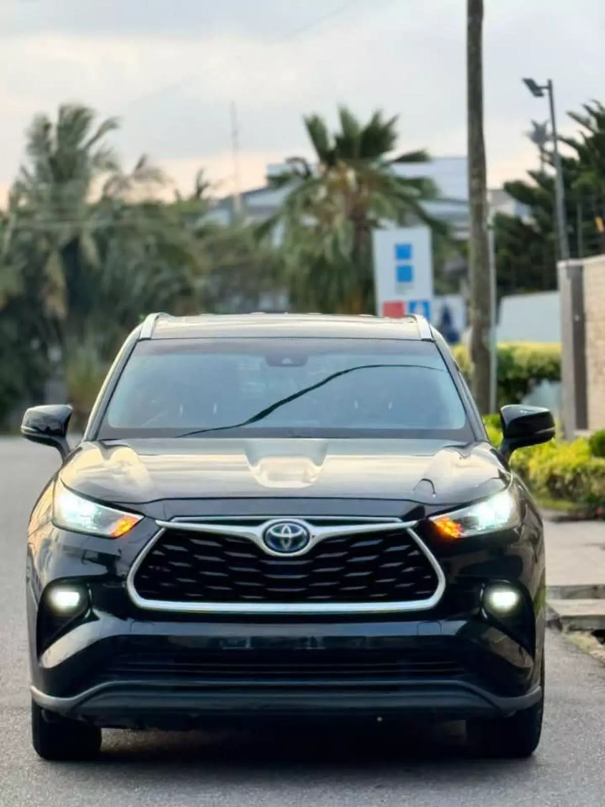 Toyota Highlander   - 2021