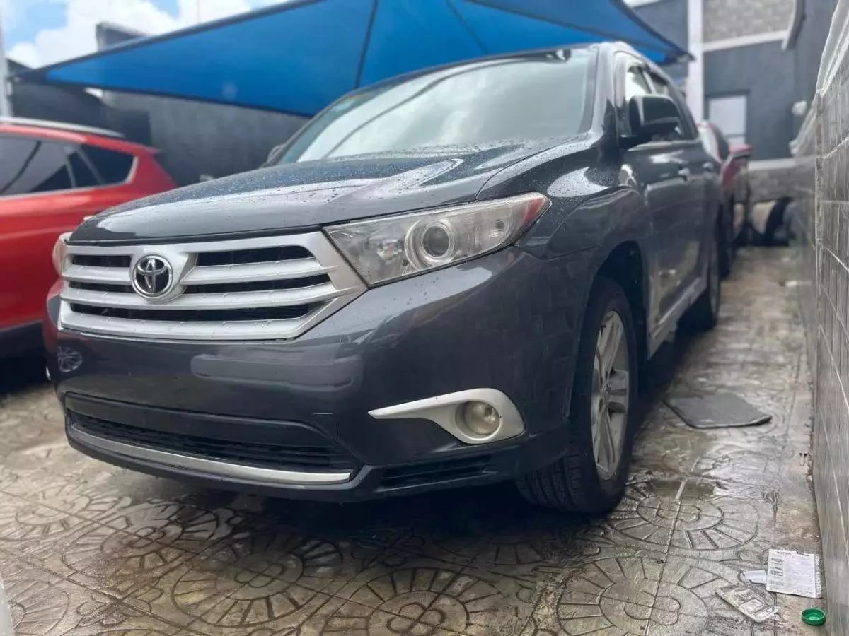 Toyota Highlander   - 2012