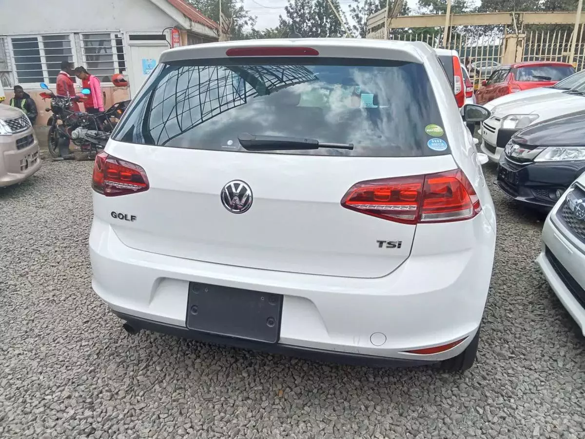 Volkswagen Golf   - 2016