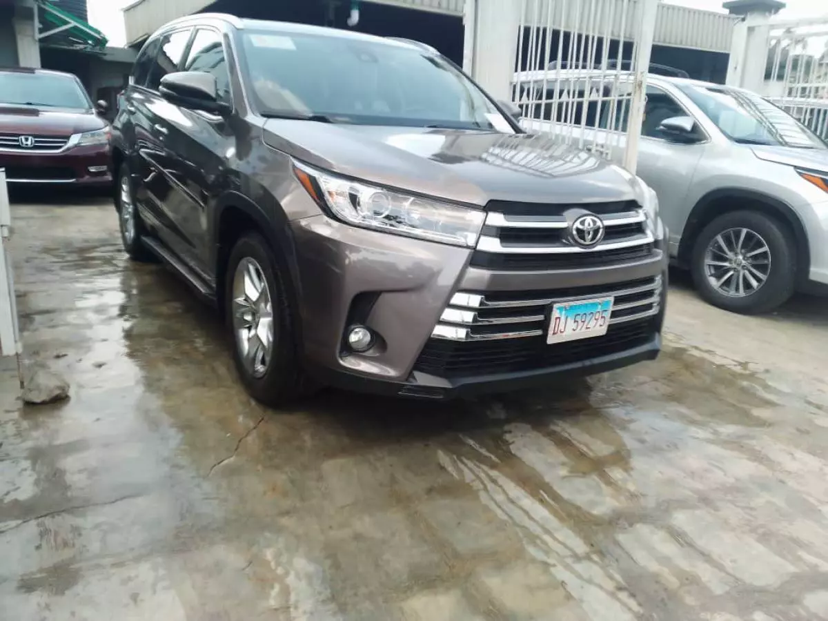 Toyota Highlander   - 2017