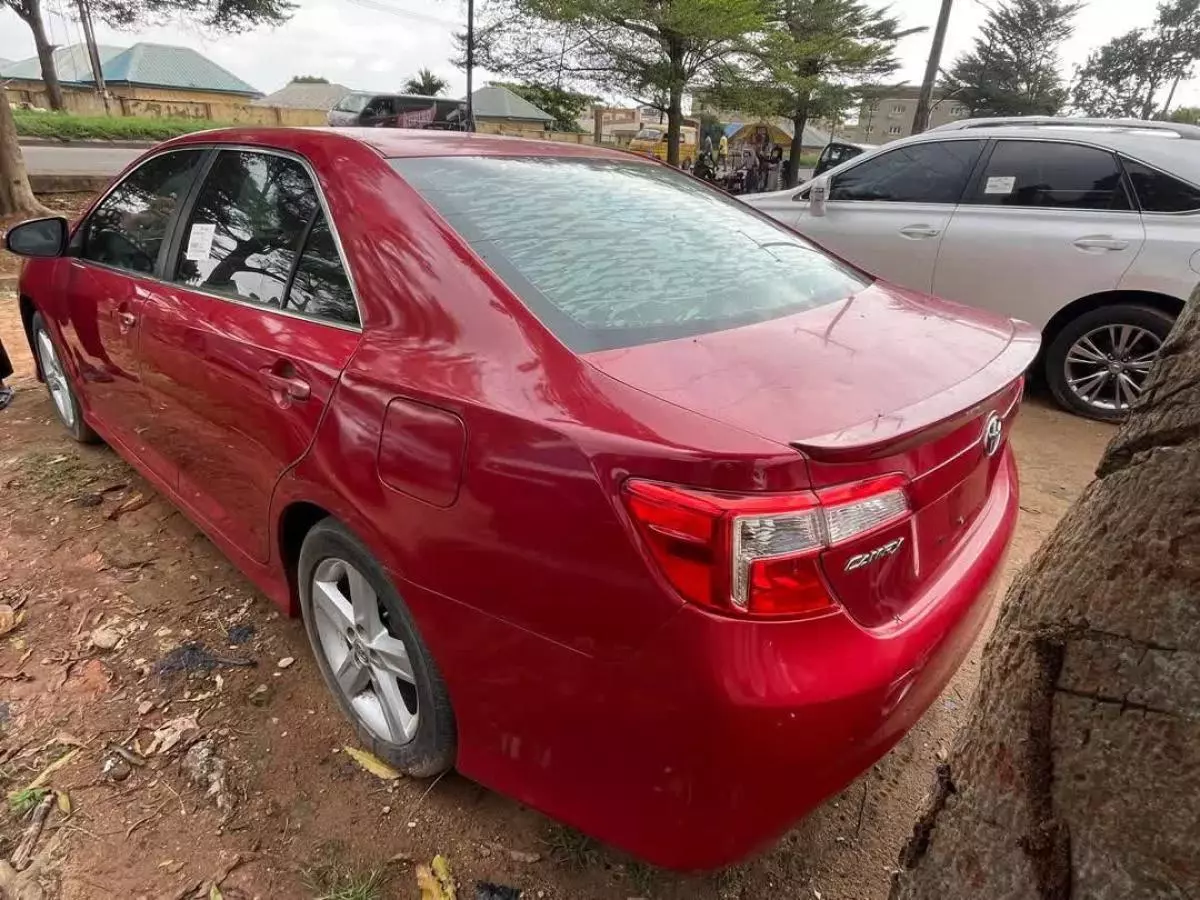 Toyota Camry   - 2013