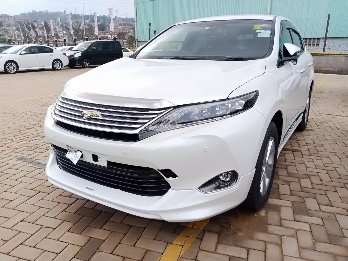 Toyota Harrier   - 2016