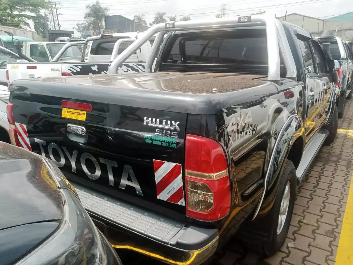 Toyota Hilux   - 2010