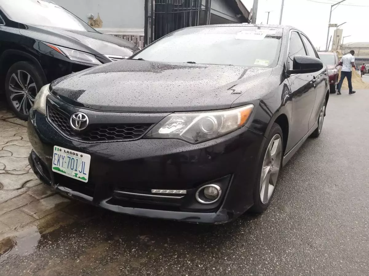 Toyota Camry   - 2012