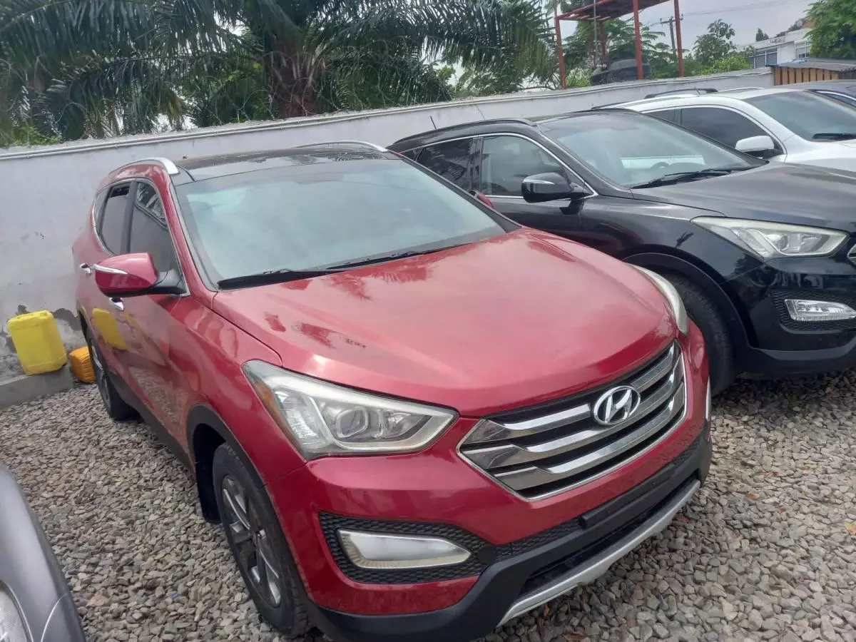 Hyundai Santa Fe   - 2016