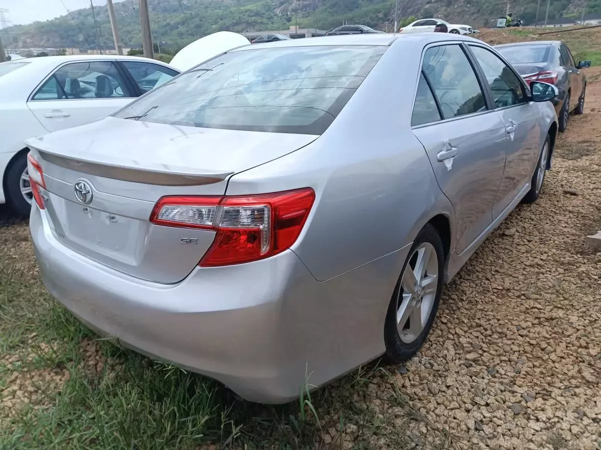 Toyota Camry   - 2012