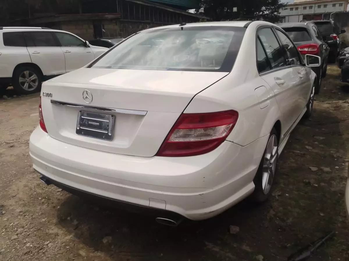 Mercedes-Benz C 300   - 2011