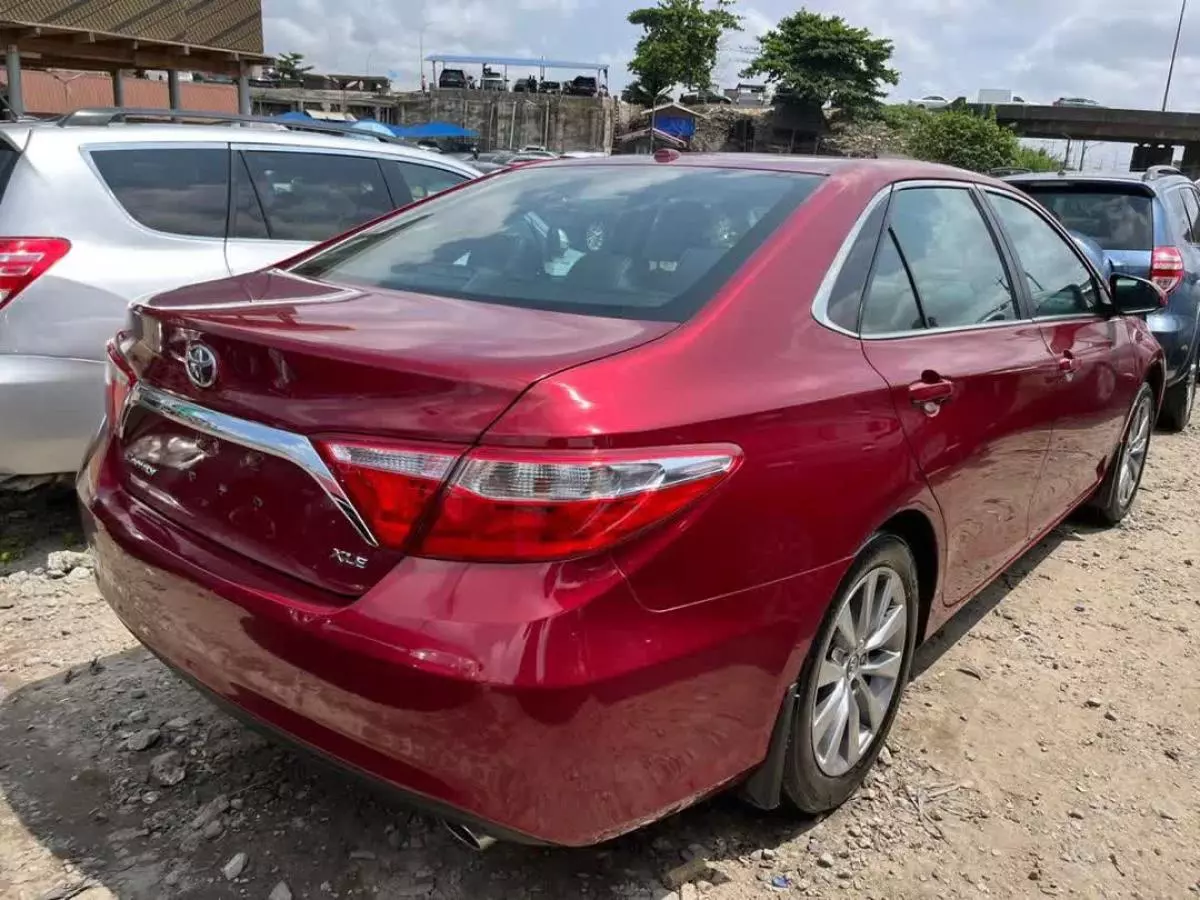 Toyota Camry   - 2018