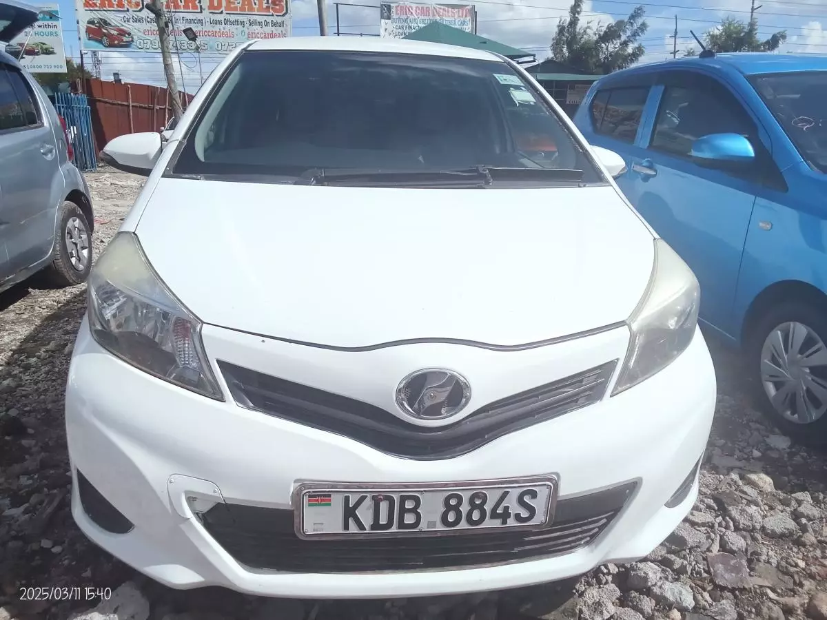 Toyota Vitz   - 2013