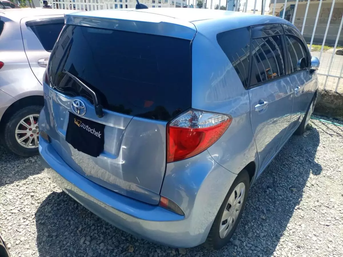 Toyota Ractis - 2012