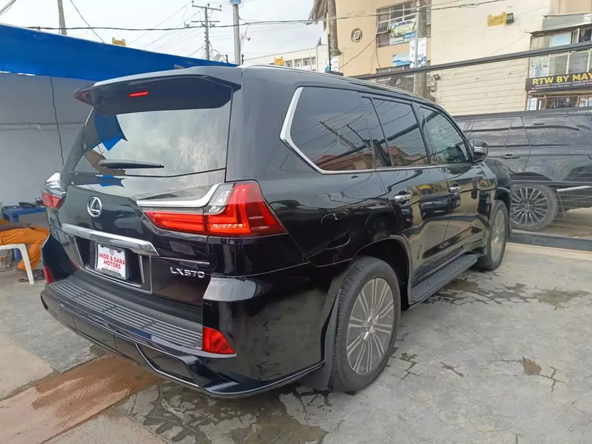 Lexus LX 570   - 2020