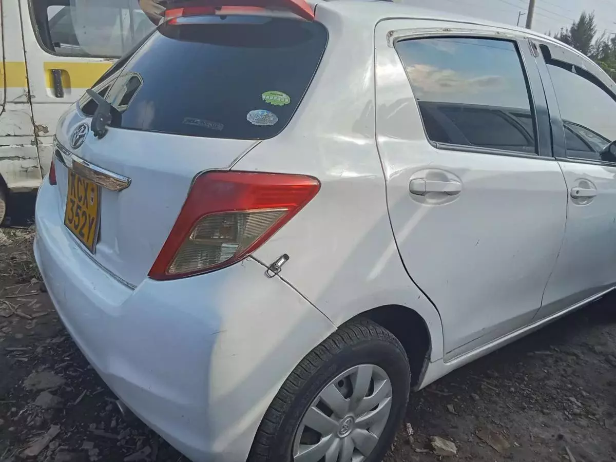 Toyota Vitz   - 2015