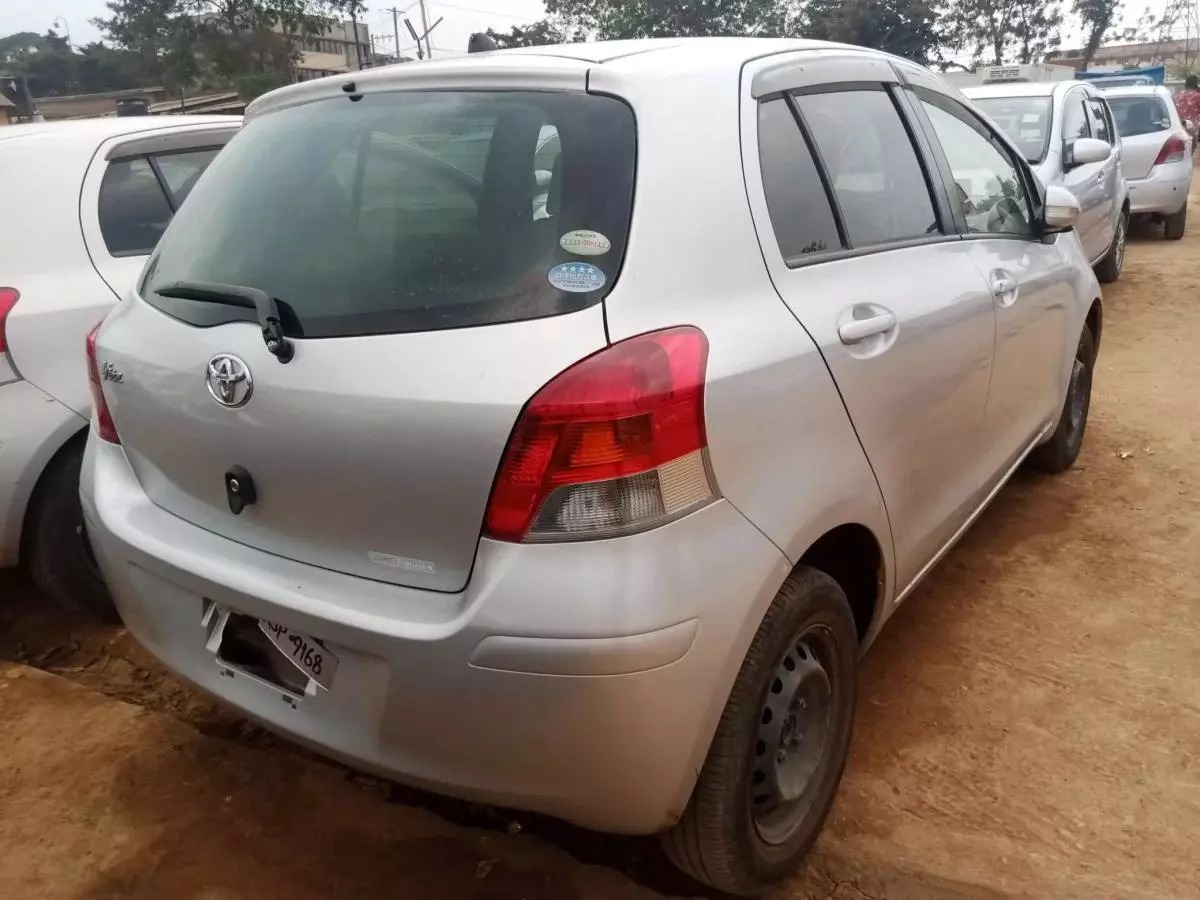 Toyota Vitz   - 2009