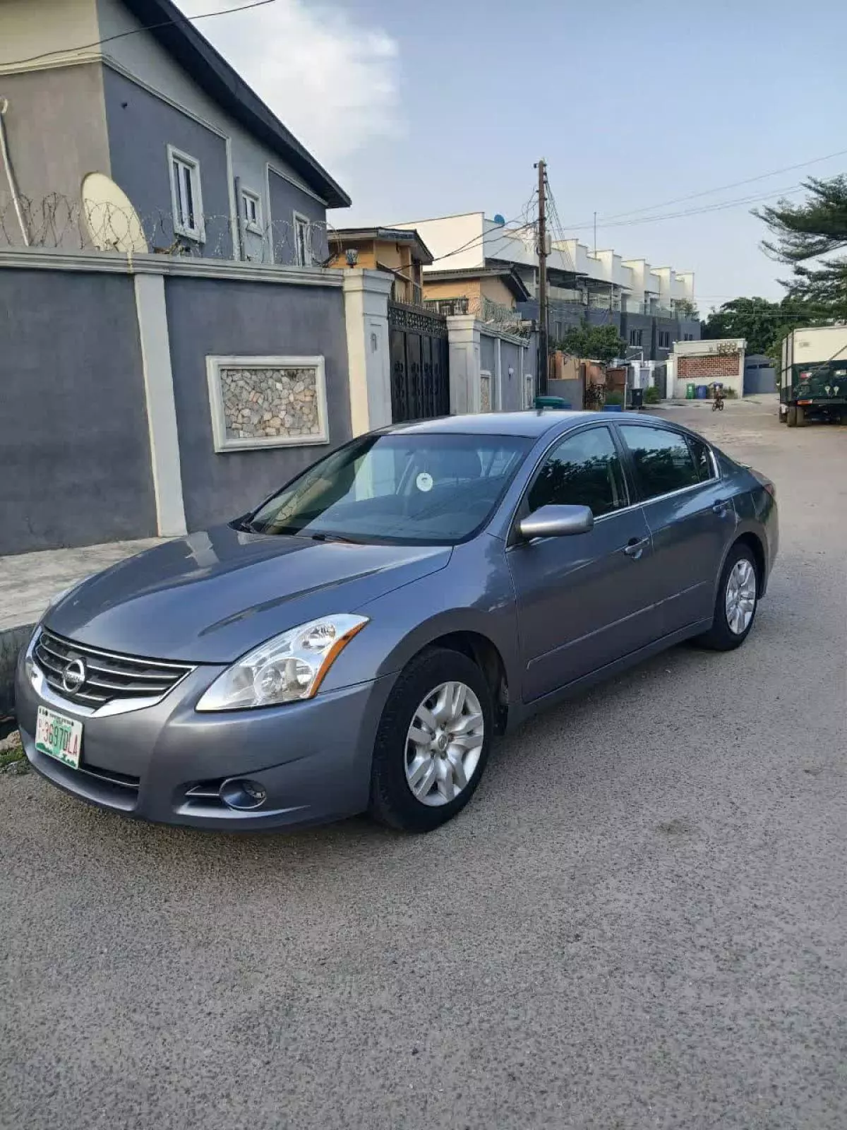 Nissan Altima   - 2012