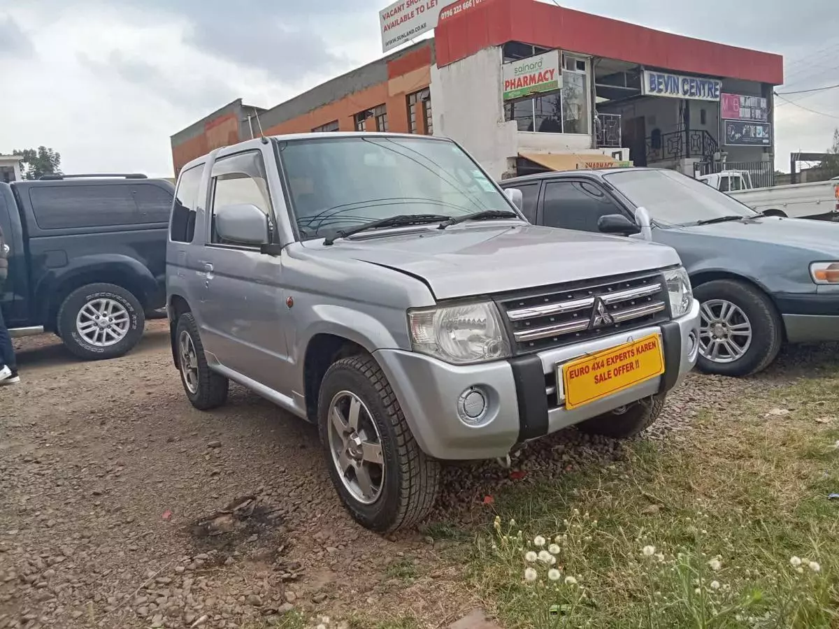 Mitsubishi Pajero Mini    - 2013