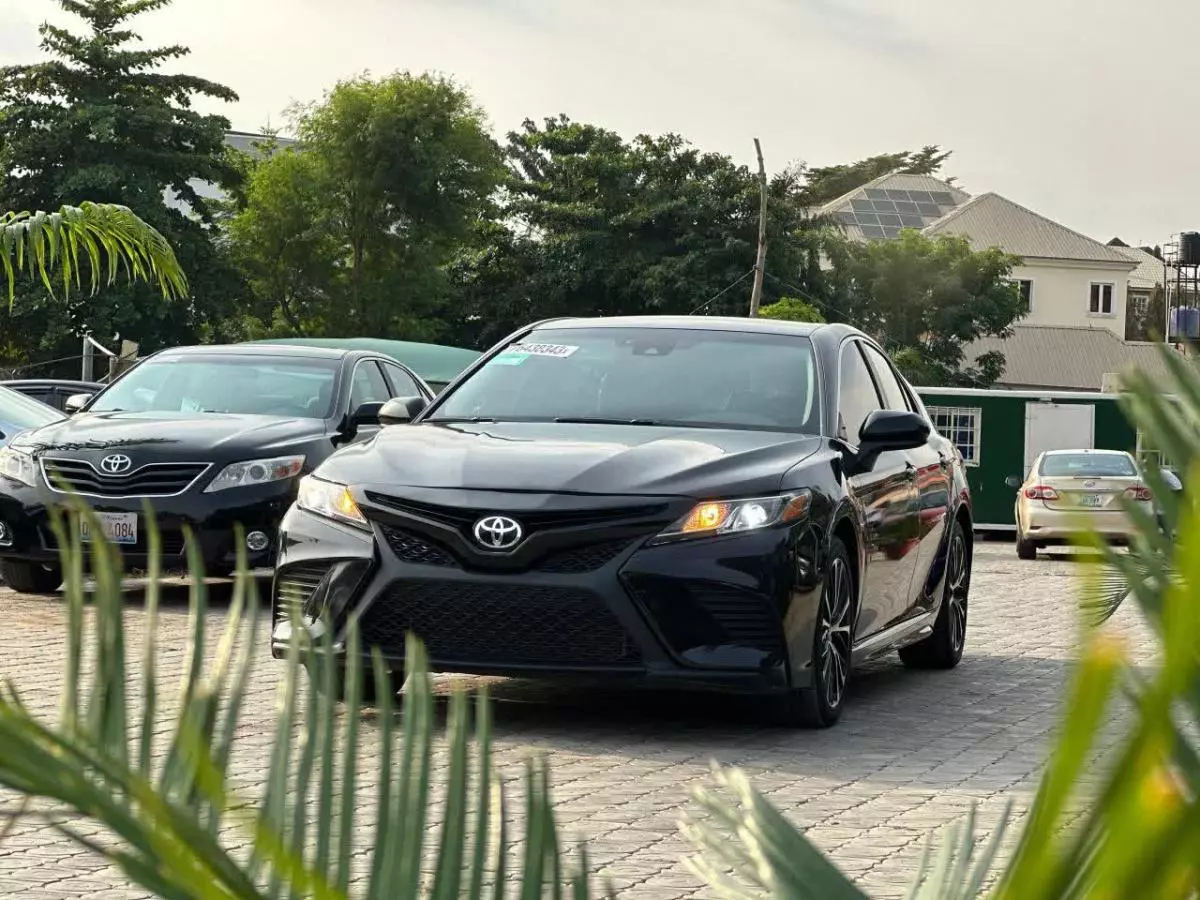 Toyota Camry   - 2018