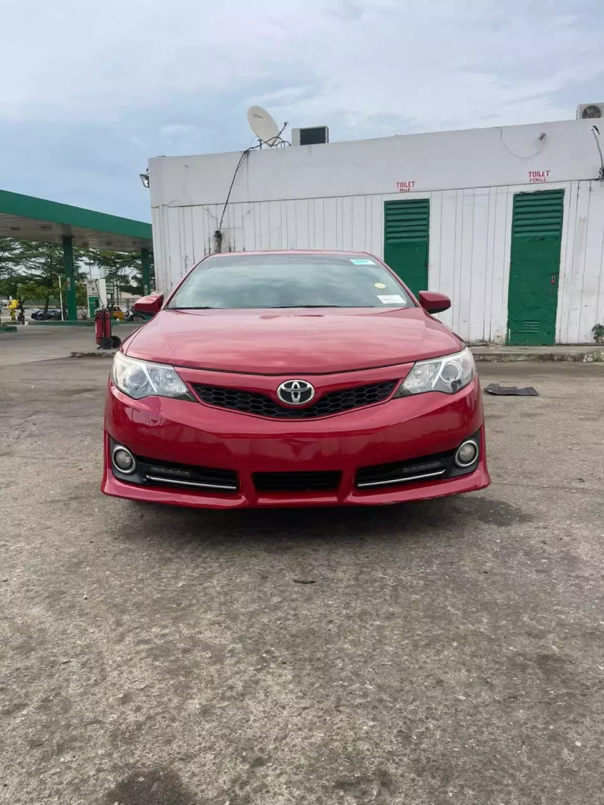 Toyota Camry   - 2014