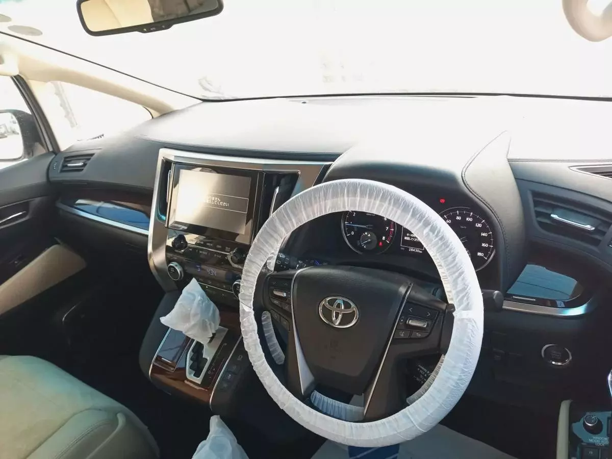 Toyota Alphard   - 2016