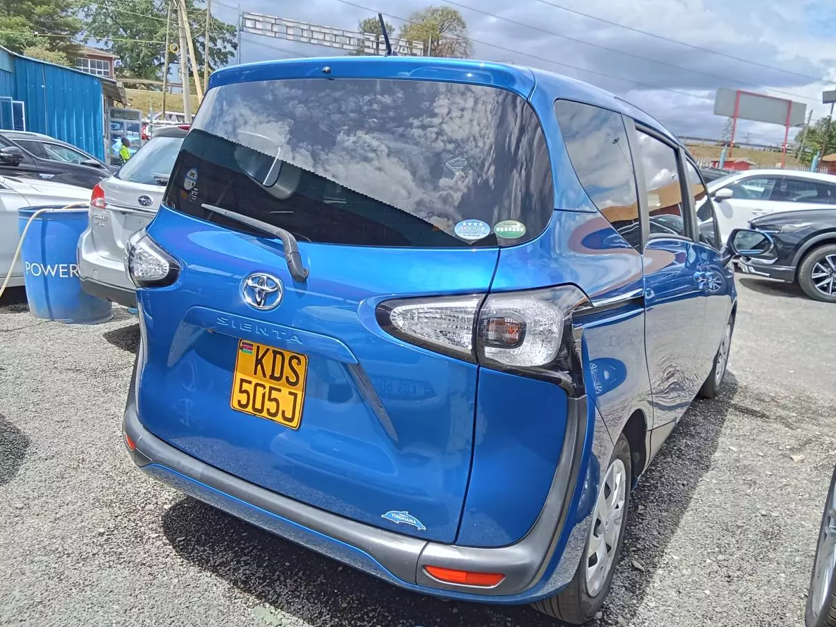 Toyota Sienta   - 2017