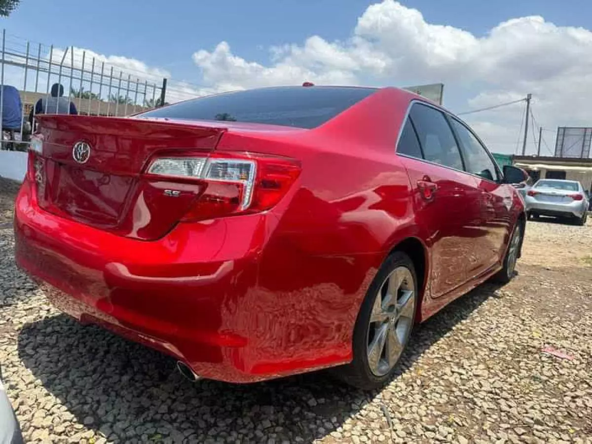 Toyota Camry   - 2014