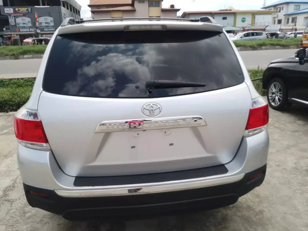 Toyota Highlander   - 2013